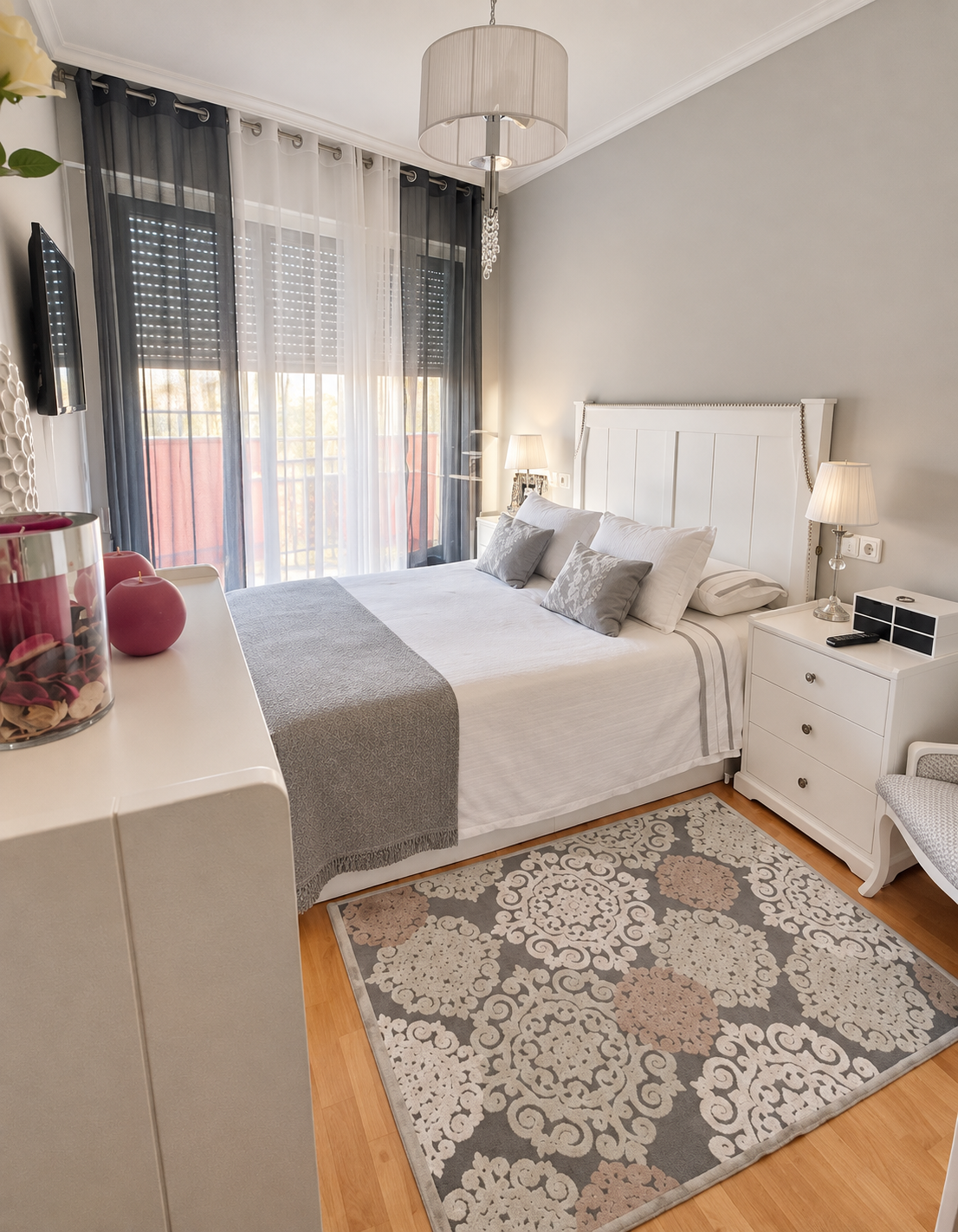 Dormitorio principal con cama doble